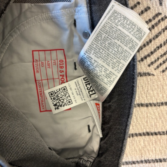 Diesel Black Denim Jeans - Slim Fit/Mid Waist/ Slim Leg 34 x 30 - Picture 6 of 7